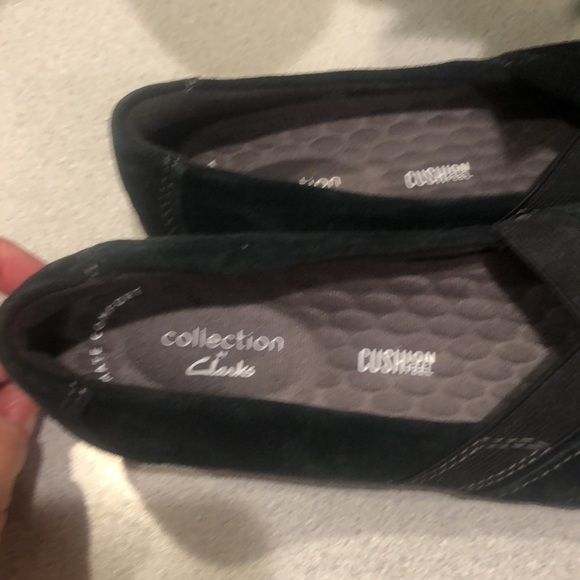 Clarks sz 6.5 “Collections” Black Suede, Ultimate Comfort, Cushion Feel Insole - Picture 4 of 6